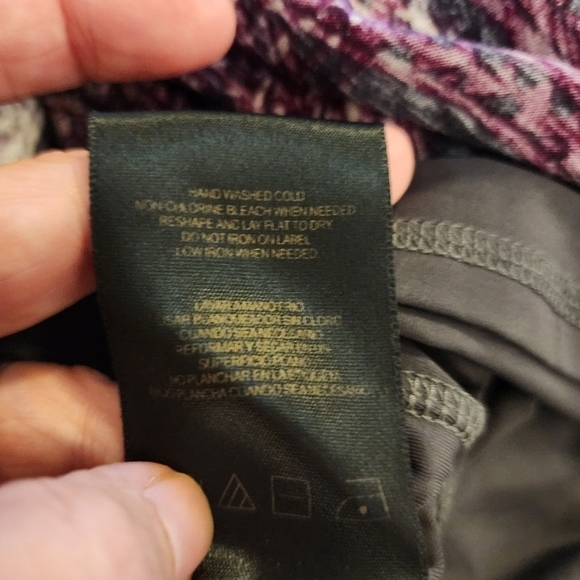 Miracle Body by MiracleSuit Long Sleeve Grey Paisley Slimming Flattering Top EUC - Picture 4 of 4